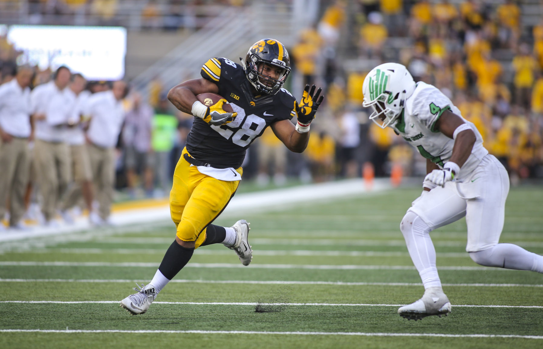 091617-IOWA-HAWKEYES-FB-040